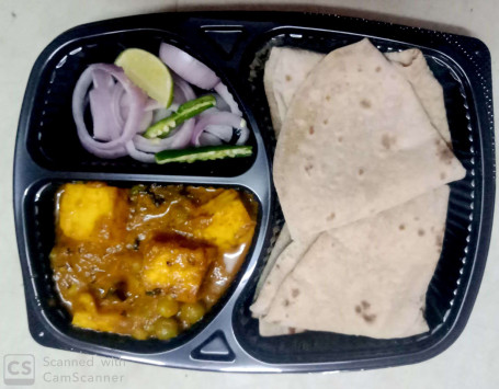 Tawa Roti With Matar Paneer