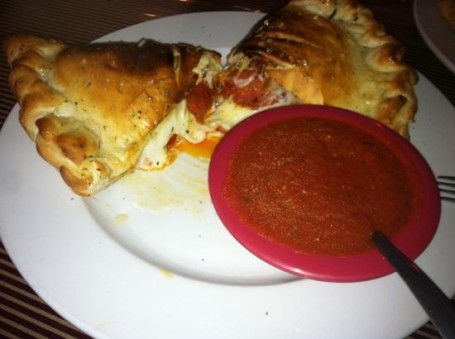 Tre Carne Calzone