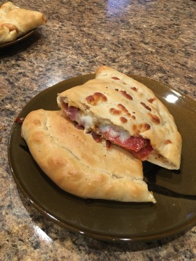 Pizza Calzone-Salami