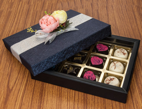 Gift Box With Premium Chocolates [12 Pieces]