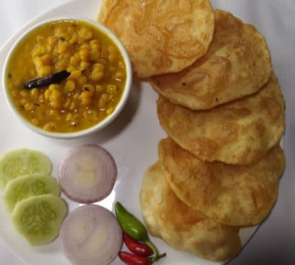 6Ps Luchi+Cholar Dal