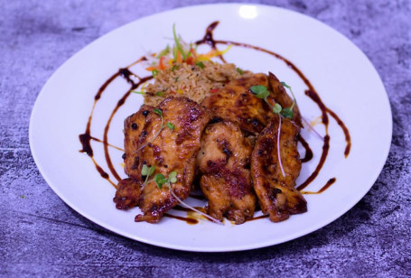 Minced Salad With Toasted Crushed Rice And Thai Herbs Chicken