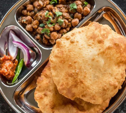 Delhi Wale Chole Bhature (2Pcs)