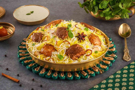 Do Gosht Ki Dum Biryani (Schapenvlees Kip Dum Biryani, Voor 1 Persoon)