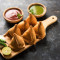 4 Samosas With Chutney