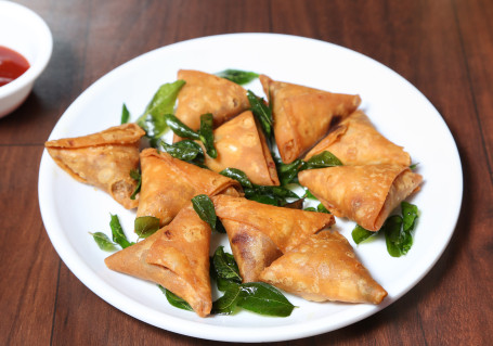 Chicken Samosas (10 Pcs)