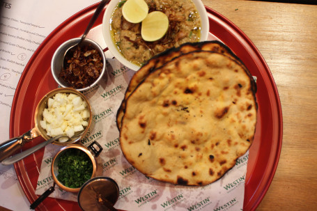 Haleem With Saffron Khasta Roti (2 Pcs)