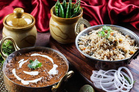 Veg Pulao (250 Gram) En Dal Makhani (285 Gram)