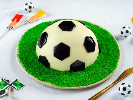 Halfronde Pinata-Cake Met Voetbalthema