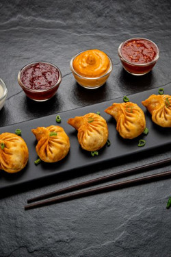 Gebakken Kip Tikka Momos Met Momo Chutney