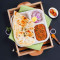 Chicken Kheema, Kulcha Lunchbox Met Gulab Jamun (2 Stuks) Combo