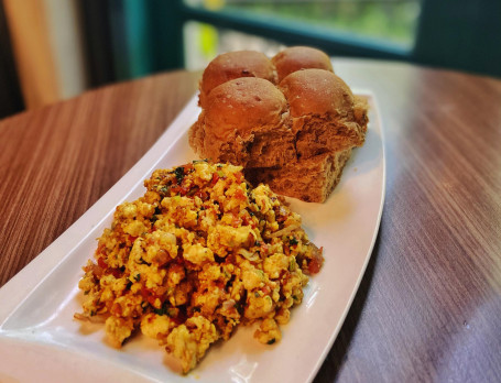 Paneer Bhurji Aur Multigrain Pav