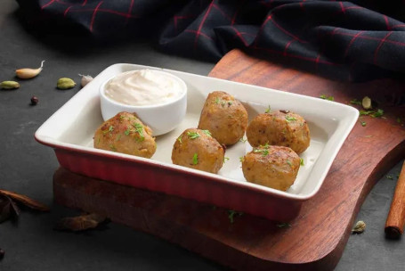 Cheesy Chicken Balls (5 Pcs)