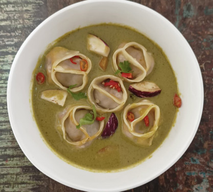 Green Curry Paneer Soupy Momos