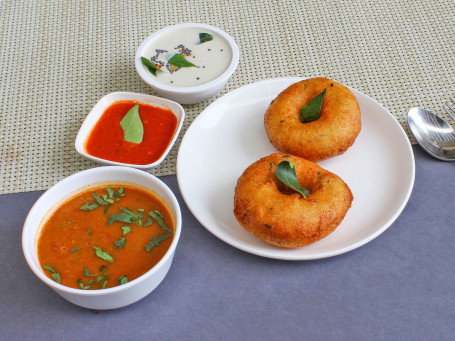 Medu Vada (2 Pcs With Sambhar Chutney)