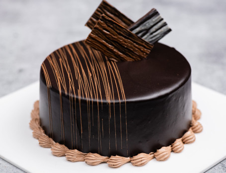 Crunchy Chocolate Cake (450 Grams)