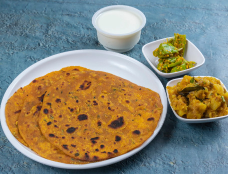 Thepla 100 Gms Served With Achar