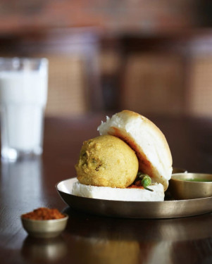 Vada Pav 1Pcs(130Grm)