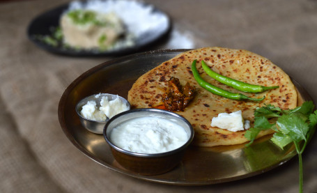 Aloo Lasan Da Paratha.