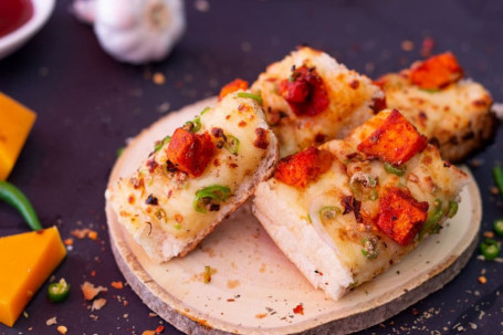 Chicken Tikka And Green Chilli Garlic Bread