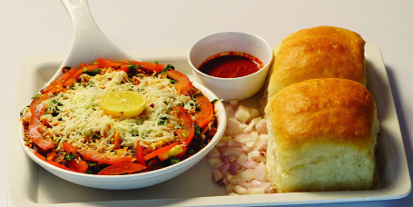 Kaas Schezwan Misal Pav