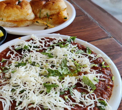 Jain Cheese Bhaji Pav (Butter)