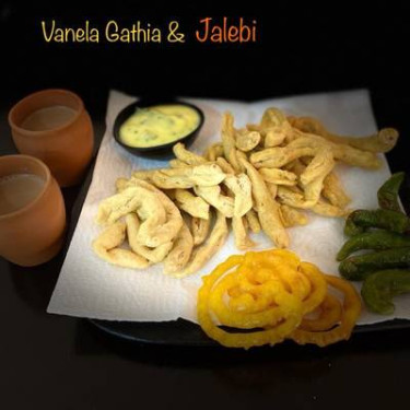 Vanela Gathiya (150 Gm) Jalebi (100 Gm)