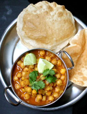 Chana Bhatura (2Pcs)