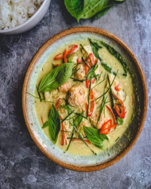 Thai Green Curry With Chicken And Exotic Vegetables