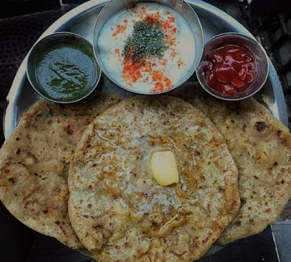 Aloo+Pyaz Parantha Combo