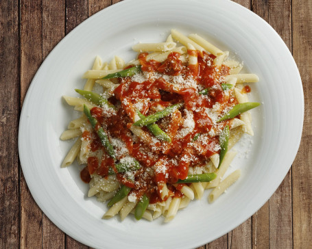 Macarrones Con Ternera, Vegetales Y Queso Parmesano