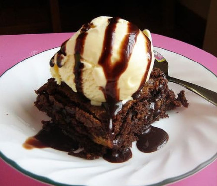 Hot Chocolate Browni With Ice