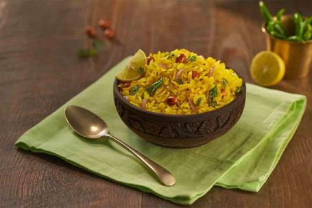 Kanda Poha With Namkeen