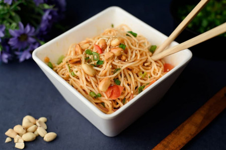 Shanghai Stir Fry Noodle With Peanut