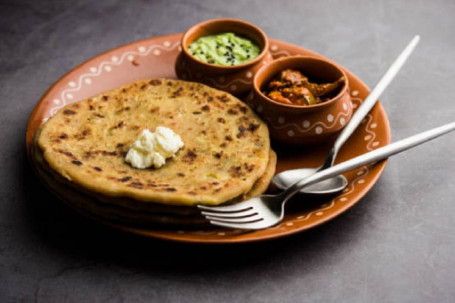 Aloo Pyaaz Paratha Met Kwark En Chili Augurk