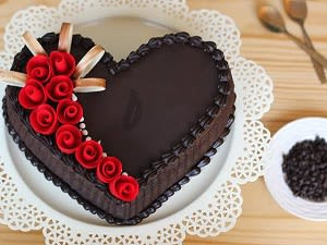 Lovely Heart Shape Chocolate Cake [500Gms]