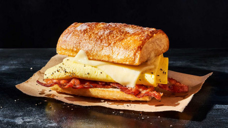 Bacon, Roerei Kaas Op Ciabatta