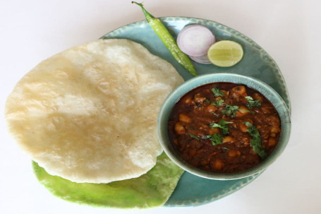 Pindi Chana With Bhatura