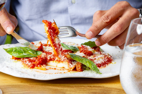 Ravioli De Burrata Al Pomodoro