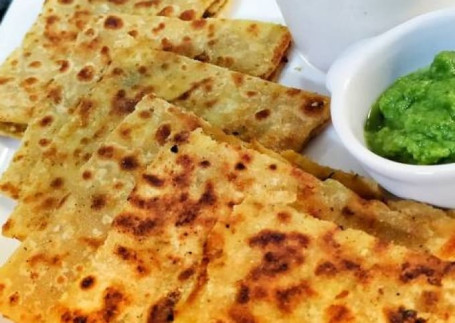 Tandoori Aloo Pyaz Paratha{1} +Curd Pickle