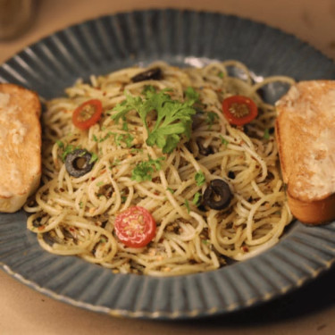 Aglio Olio Basil Veg Pasta