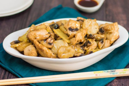 Diced Chicken In Oyster Sauce Gravy (Serves 1 To 2)