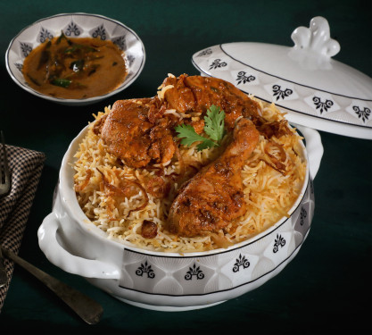 Hyderabadi Chicken Dum Biryani 1 Kg Served 3