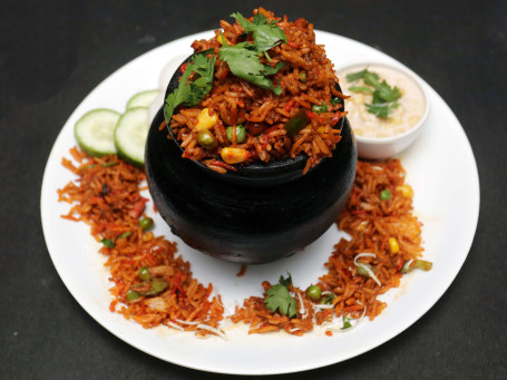 Veg Lakhnavi Matka Biryani Spicy)