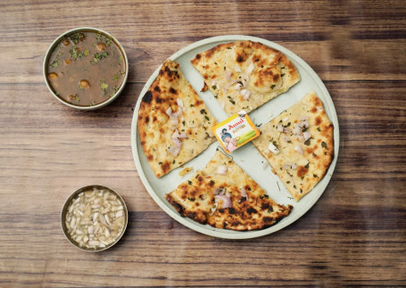 Amritsari Aloo Gobi Kulcha (1 Pc)