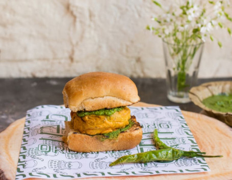 Vada Pav (In Wheat Bread)