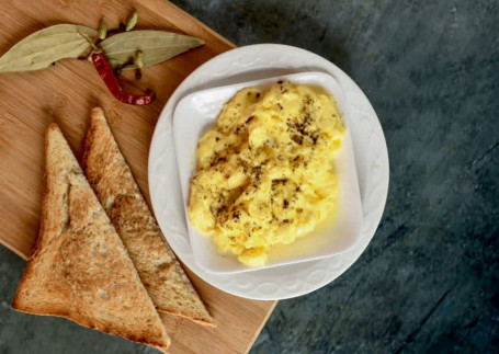 Scrambled Eggs With Toast (2 Egg)