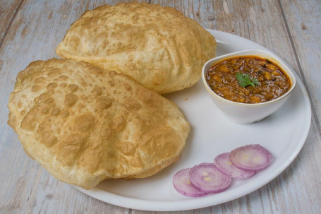 Chhole Bhature [2 Bhature]