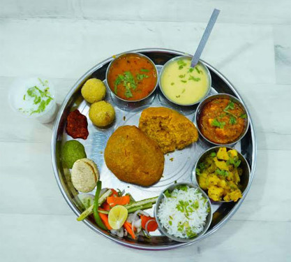 Dal Bafla Mini Thali