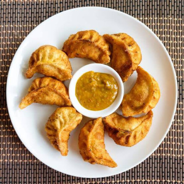 Spl Chicken Full Fried Momos (8 Pieces)